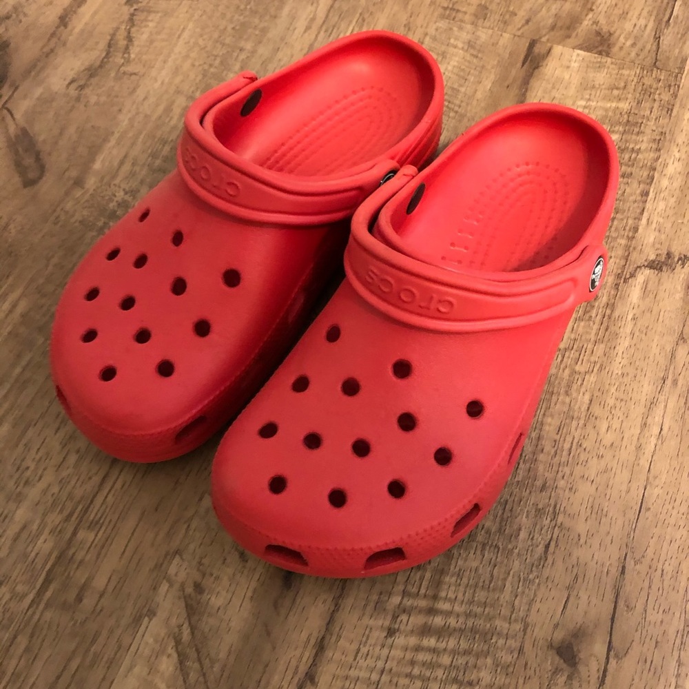 comfy red clog crocs